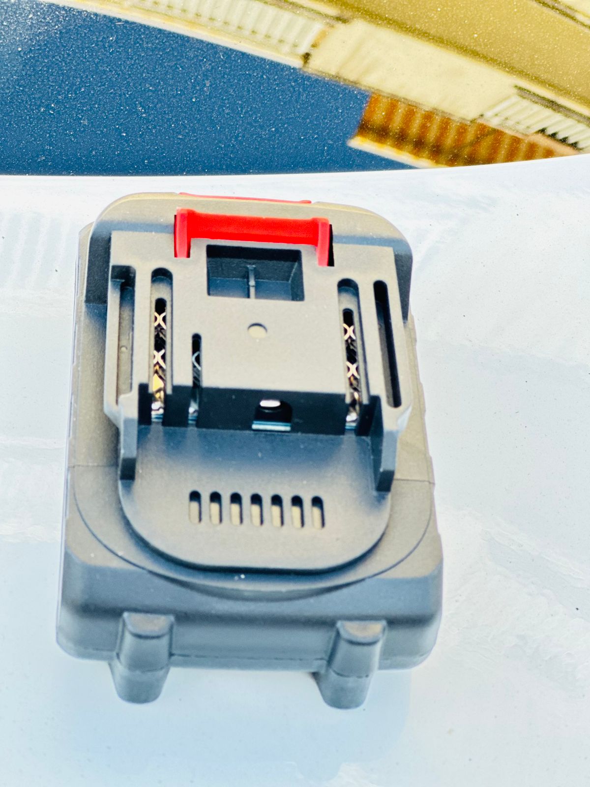 UNIVERZÁLNE AKUMULÁTOROVÉ 36V KLADIVO PRE AKUMULÁTOROVÉ VŔTAČKY, AKUMULÁTOROVÉ BRÚSKY, AKUMULÁTOROVÉ FRÉZKY, AKUMULÁTOROVÉ PÍLY, AKUMULÁTOROVÉ MINIUMÝVANIE, AKUMULÁTOROVÁ JIGNÁ PIELA, AKUMULÁTOROVÁ