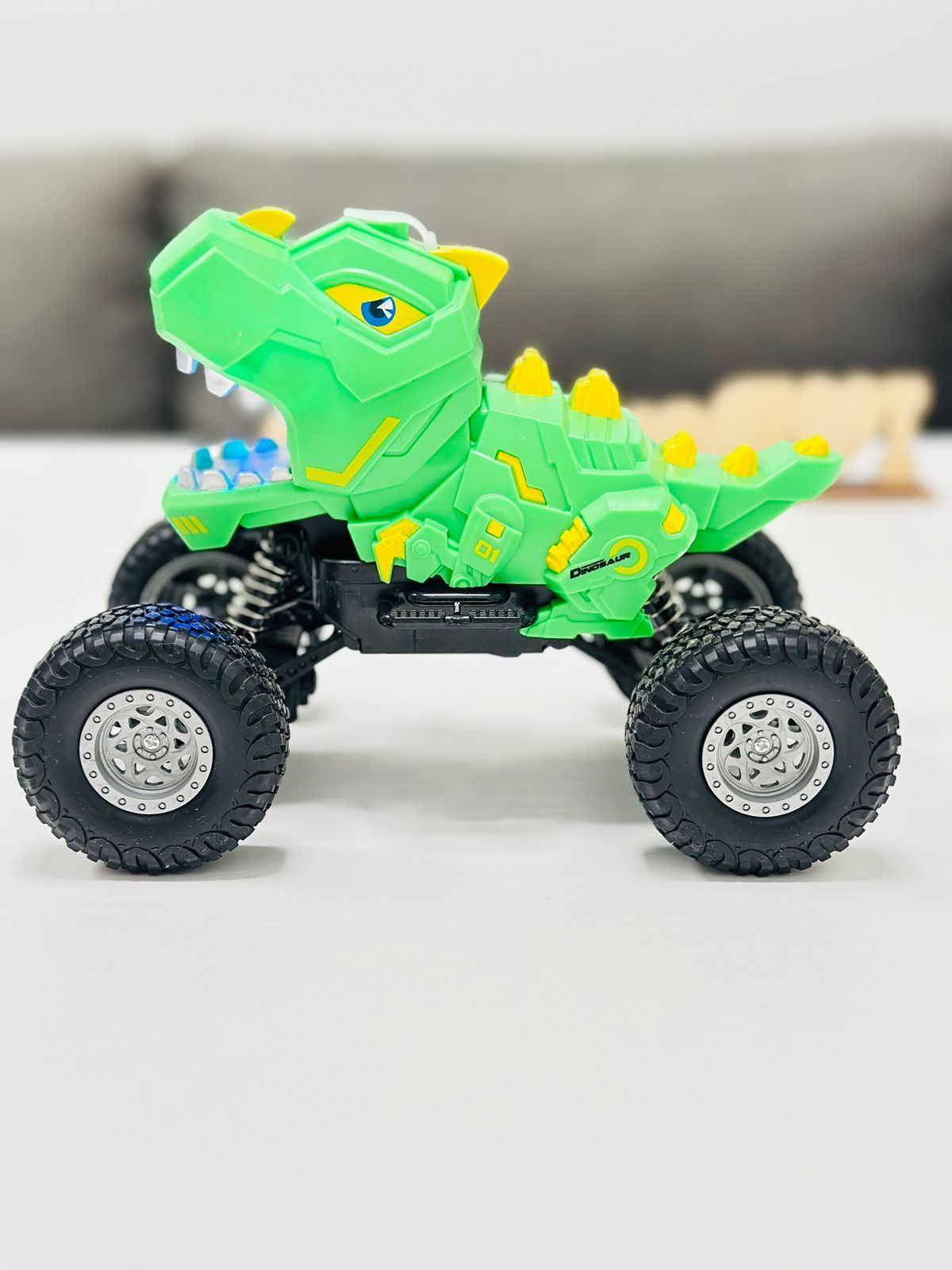 360 DIAĽKOVÝ DINOSAUR S EFEKTOM VODNÉHO PRÚDU