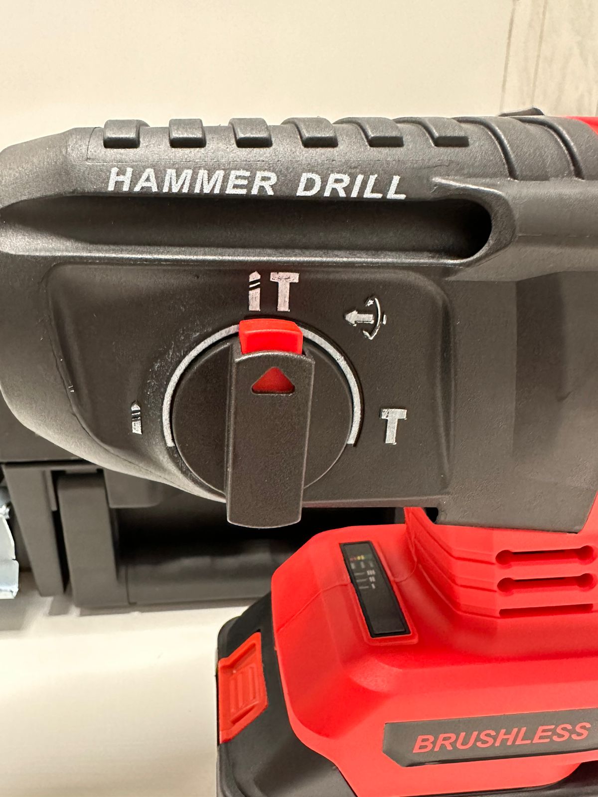 AKUMULÁTOROVÁ PRIVÁDOVÁ VŔTAČKA 2x5,0Ah Li-ION AKUMULÁTORY 26mm S BITSMI KLADIVÝMI NÁSTROJMI