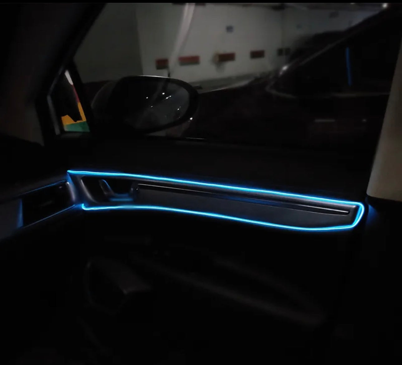 AMBIENTNÉ LED PÁSY DO VOZIDLA