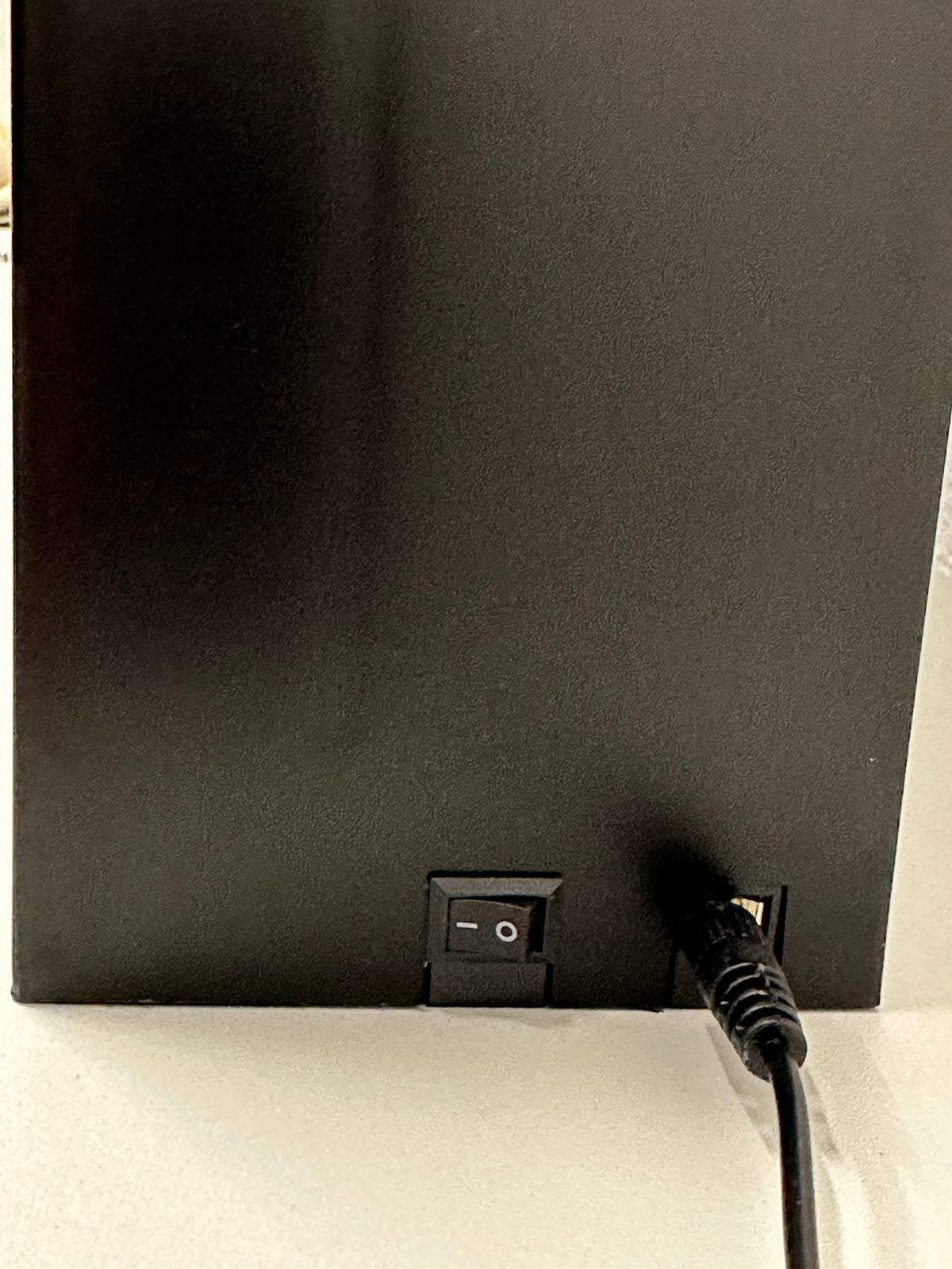 MODERNÝ DEKORATÍVNY ELEKTRICKÝ LED KRB M711