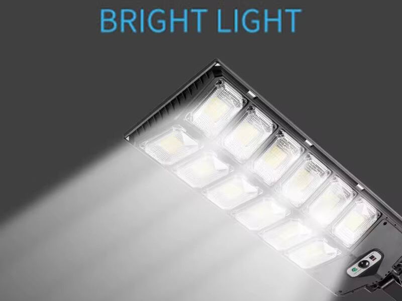 Solarna LED lampa s daljinskim upravljanjem