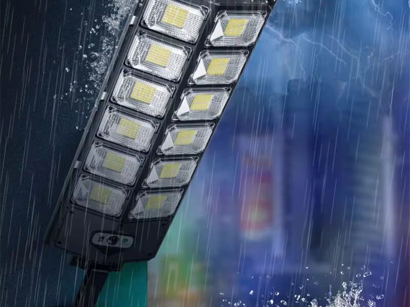 Solarna LED lampa s daljinskim upravljanjem